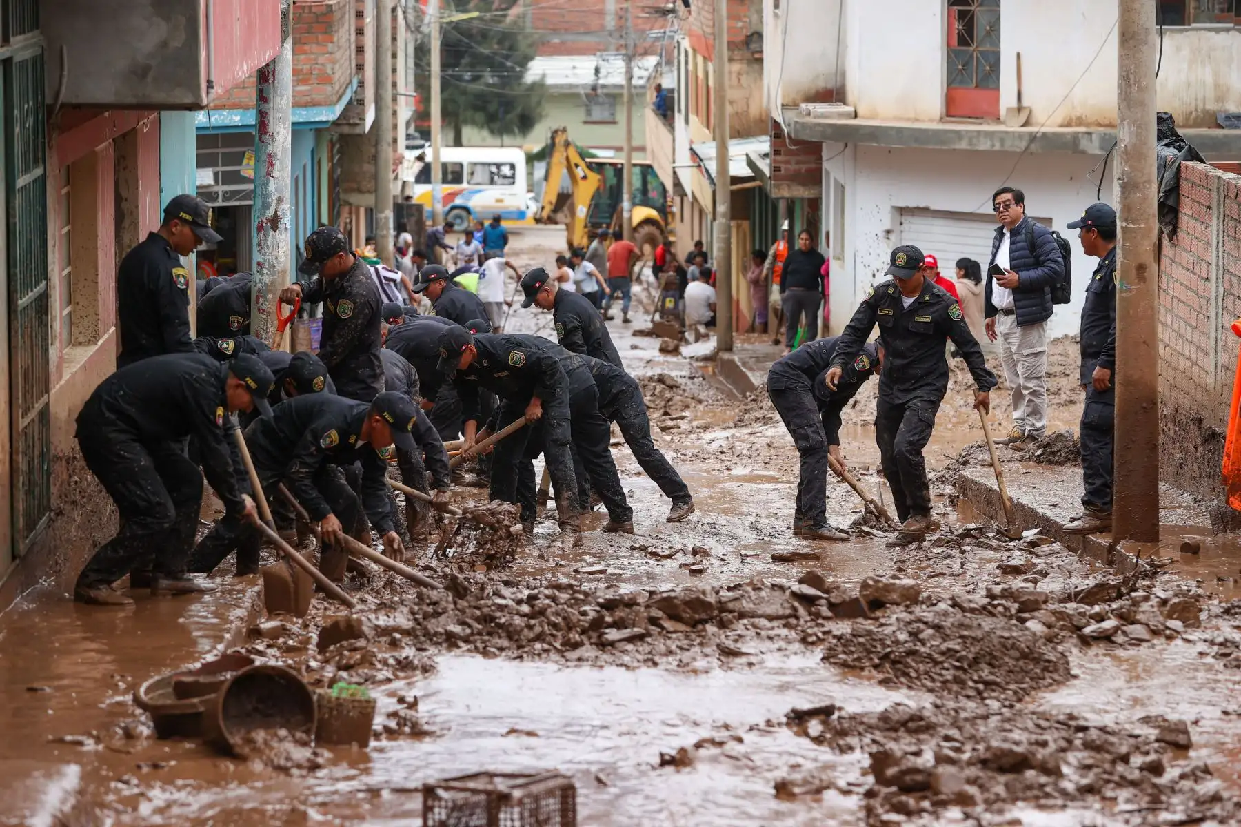 MINISTRO WHITTEMBURY SUPERVISÓ EMERGENCIA EN HUÁNUCO. Foto: ANDINA/Ministerio de Vivienda