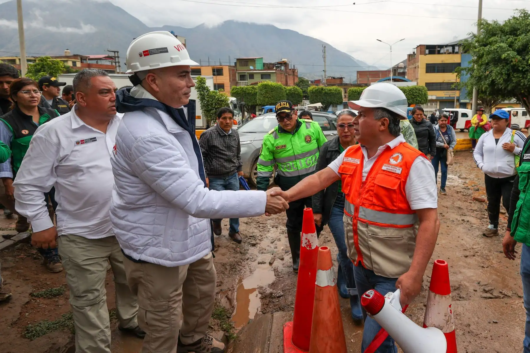 MINISTRO WHITTEMBURY SUPERVISÓ EMERGENCIA EN HUÁNUCO. Foto: ANDINA/Ministerio de Vivienda