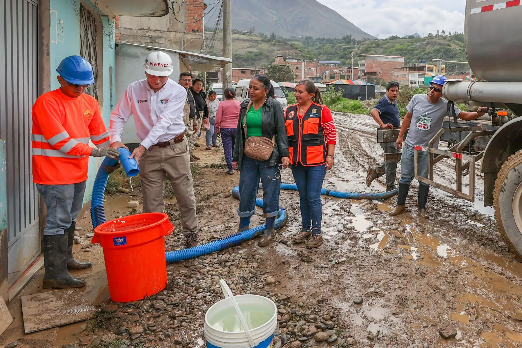 MINISTRO WHITTEMBURY SUPERVISÓ EMERGENCIA EN HUÁNUCO. Foto: ANDINA/Ministerio de Vivienda