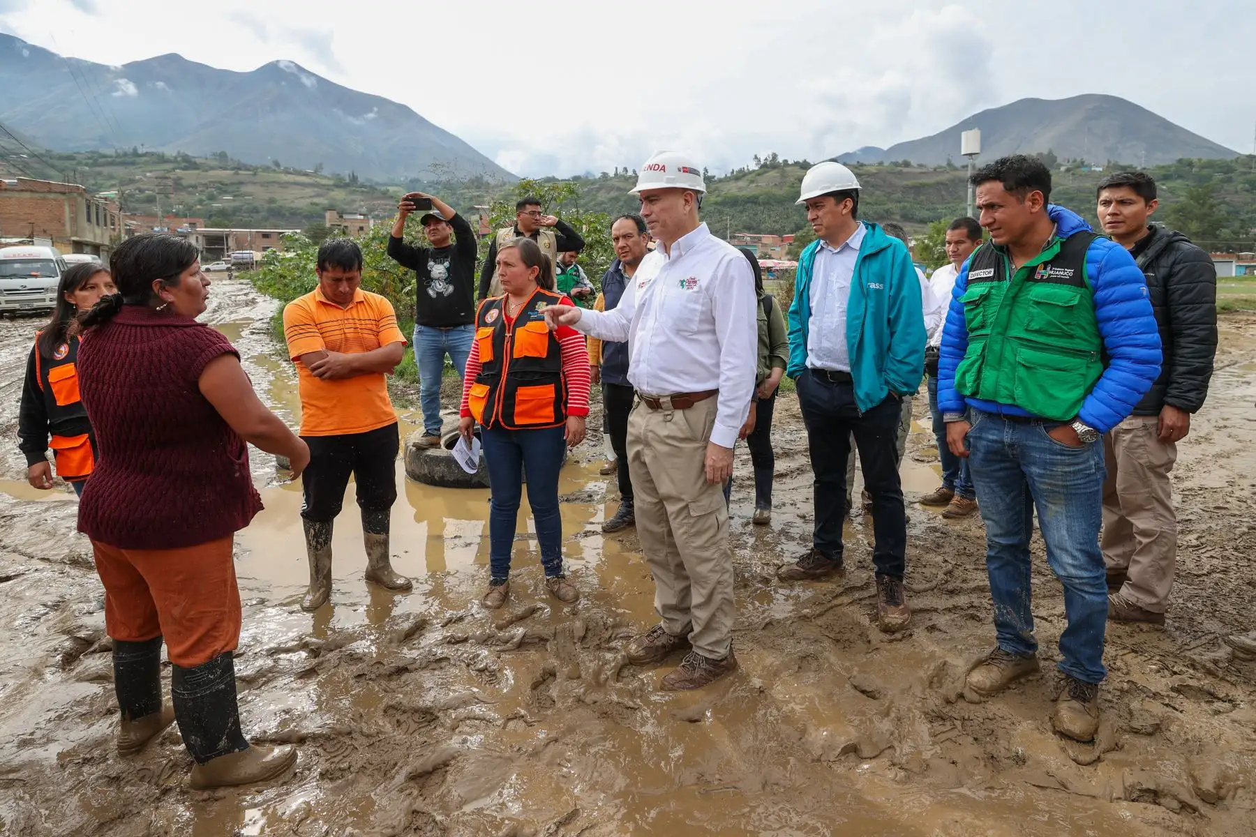 MINISTRO WHITTEMBURY SUPERVISÓ EMERGENCIA EN HUÁNUCO. Foto: ANDINA/Ministerio de Vivienda