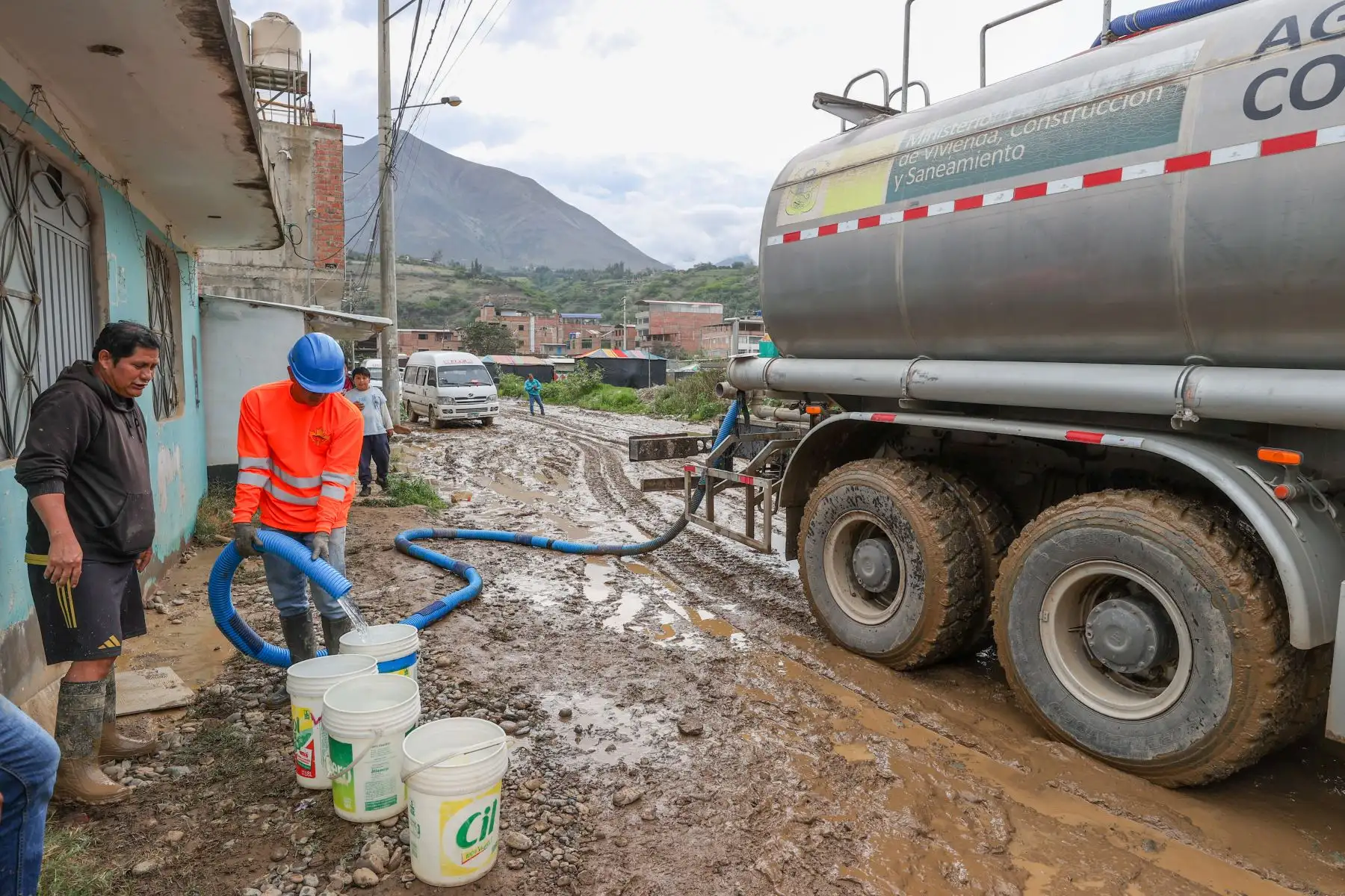 MINISTRO WHITTEMBURY SUPERVISÓ EMERGENCIA EN HUÁNUCO. Foto: ANDINA/Ministerio de Vivienda