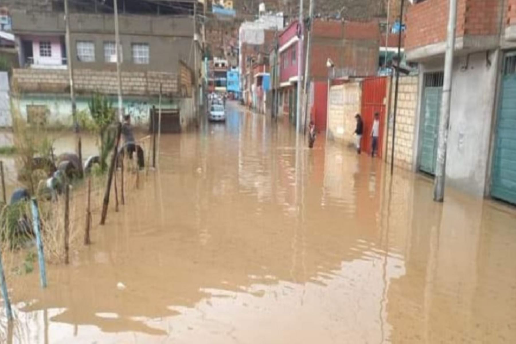 El Instituto Superior Pedagógico Gustavo Allende Llavería fue una de las instituciones educativas más afectadas, ya que el agua ingresó a diferentes ambientes.