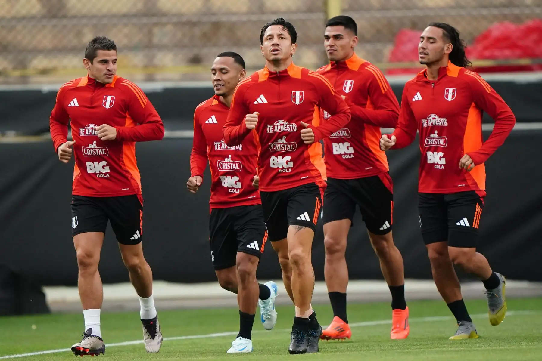 El objetivo es abandonar el último puesto de las clasificatorias, en el que están con solo cinco puntos, y mantener vivas las esperanzas de clasificar al Mundial del que se encuentran a siete unidades de la séptima plaza, última que da acceso a la repesca y que está en manos de Bolivia. Foto: ANDINA/FPF