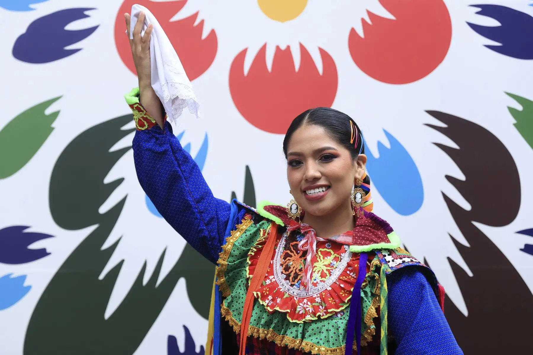 Lucía Cuya, luce un traje típico de la danza Incahuasi, perteneciente a la región Lambayeque. Foto: ANDINA/Jhonel Rodríguez Robles