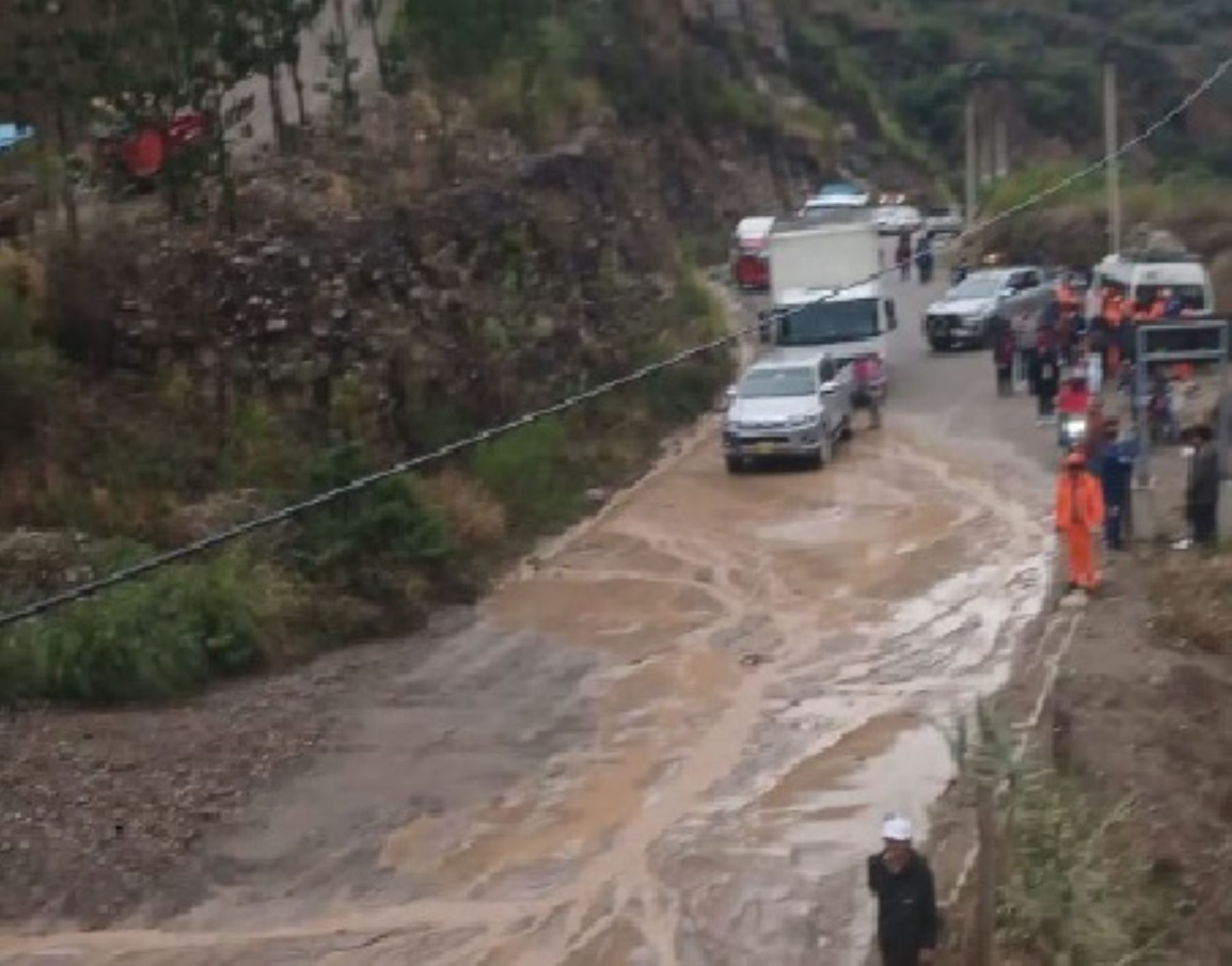 Las lluvias en la sierra de Áncash provocaron también la caída de un huaico que afectó una vía de comunicación.