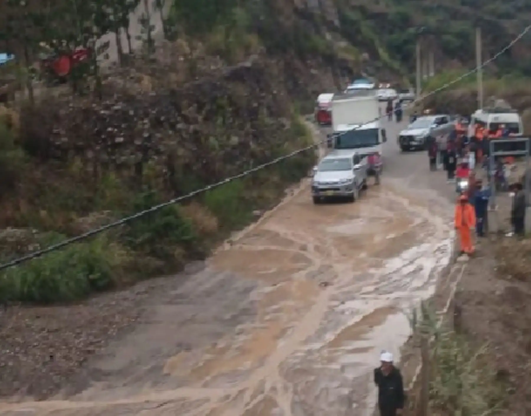 Las lluvias en la sierra de Áncash provocaron también la caída de un huaico que afectó una vía de comunicación.
