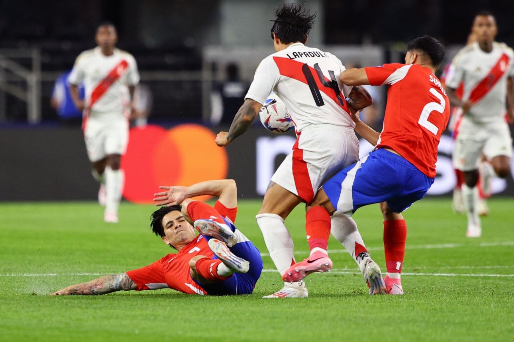 Perú se juega un decisivo partido ante Chile