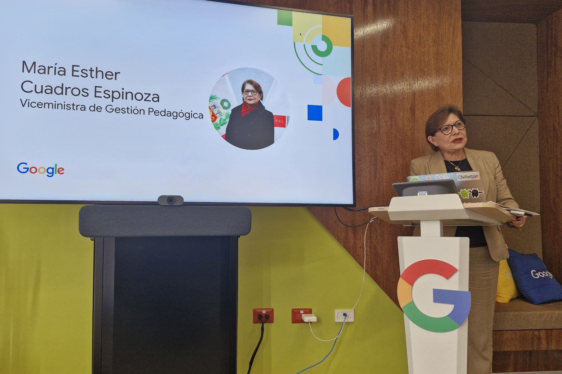 Google anuncia financiamiento de 2 millones de soles para capacitar en cursos de inteligencia artificial a docentes peruanos de Lima, Arequipa y Piura en el 2025.