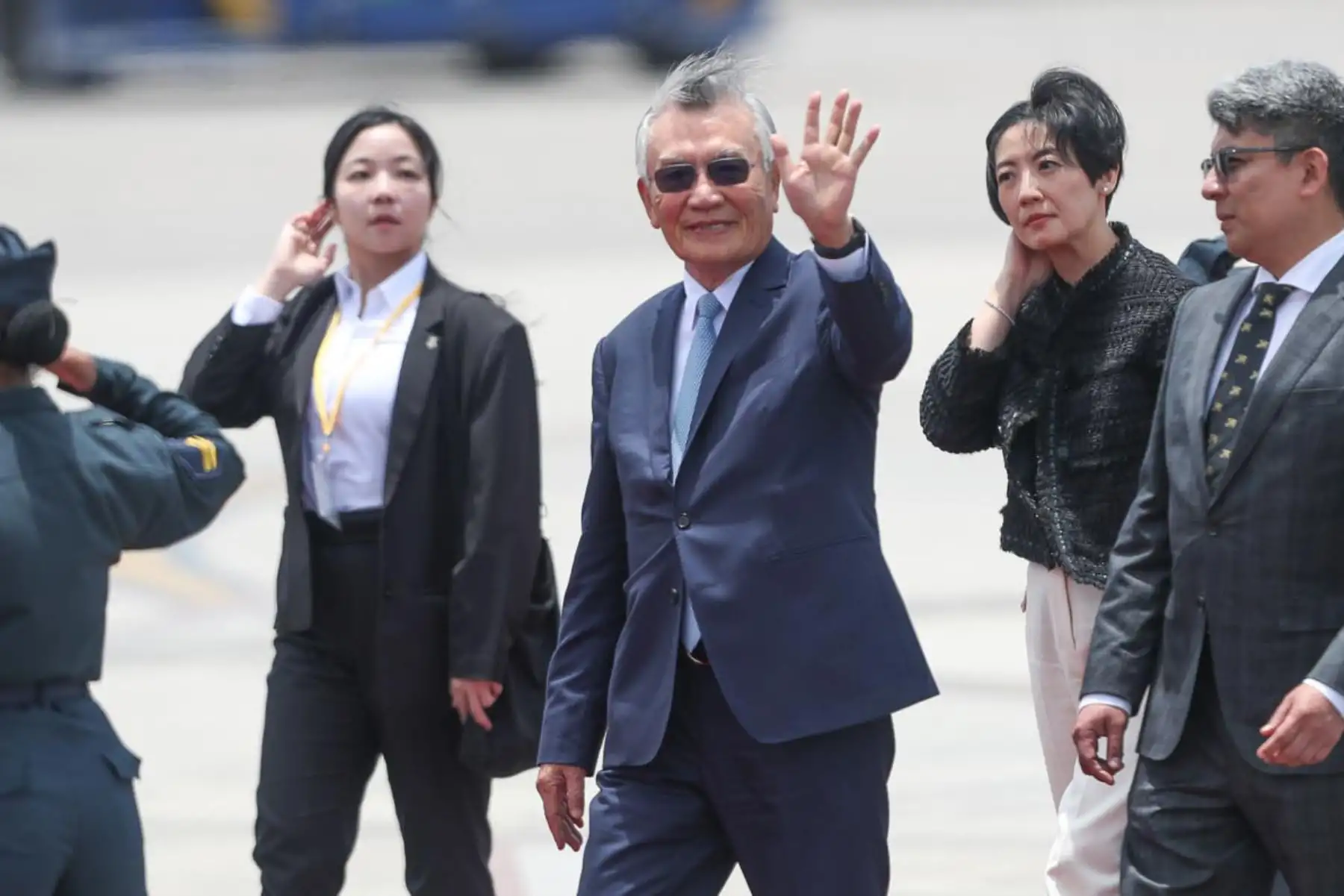 Lin-Hsin-I, representante del líder de Chinese Taipei, llegó al Grupo Aéreo N° 8, donde fue recibido por Augusto Morelli de Relaciones Exteriores .Foto: ANDINA/ Lino Chipana