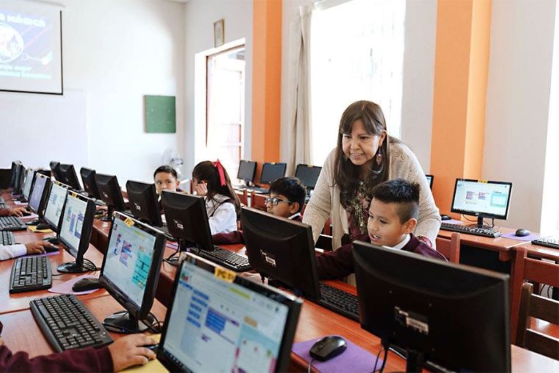 Convocatoria reconocerá las mejores prácticas en educación digital de América Latina y las más destacadas se incluirán en un video, en el compendio de buenas prácticas de la OEA. Foto: ANDINA/Difusión