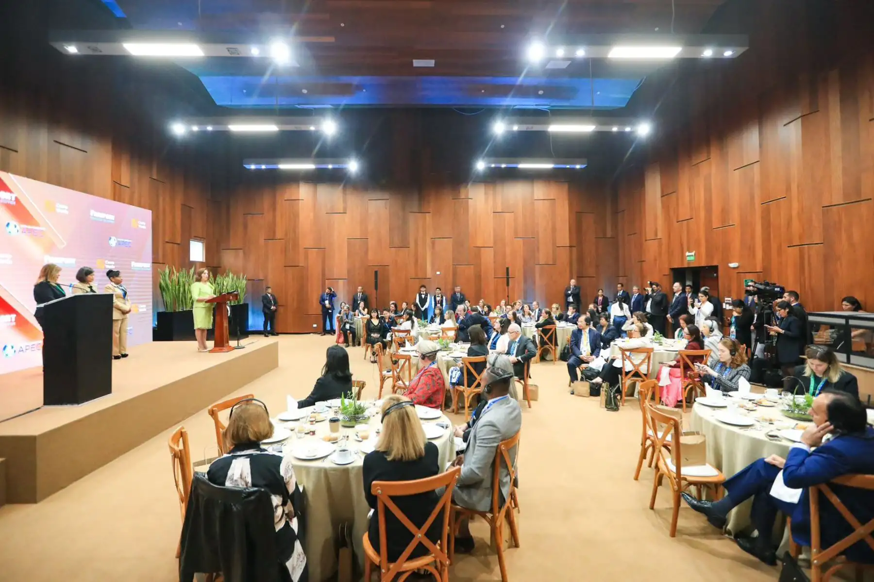 Presidenta Dina Ercilia Boluarte Zegarra participa en el evento de empoderamiento económico de las mujeres. Foto: ANDINA/Prensa Presidencia