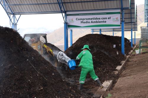 El Minam destacó la participación de la comunidad de Ccorao, donde se ubica la planta de tratamiento de residuos orgánicos de la Municipalidad de San Sebastián, en Cusco, en la elaboración de abono natural a partir de estos residuos. ANDINA/Difusión