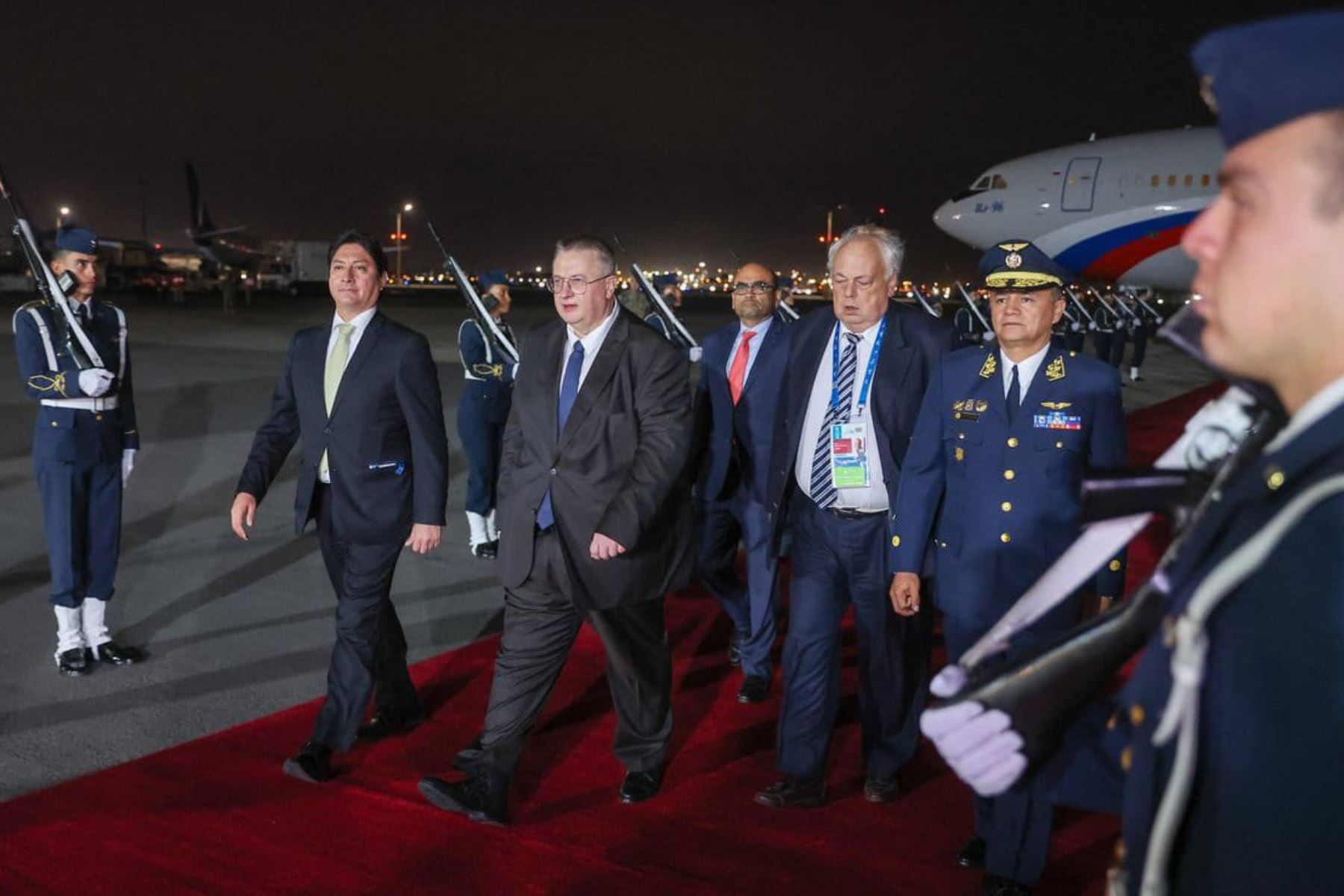 El Perú da la bienvenida al jefe de la delegación de Rusia que participará en #APECPerú2024. El vice primer ministro del Gobierno de la Federación de Rusia, Alexey Overchuk, fue recibido por el viceministro de Gobernanza Territorial, Juan Haro.