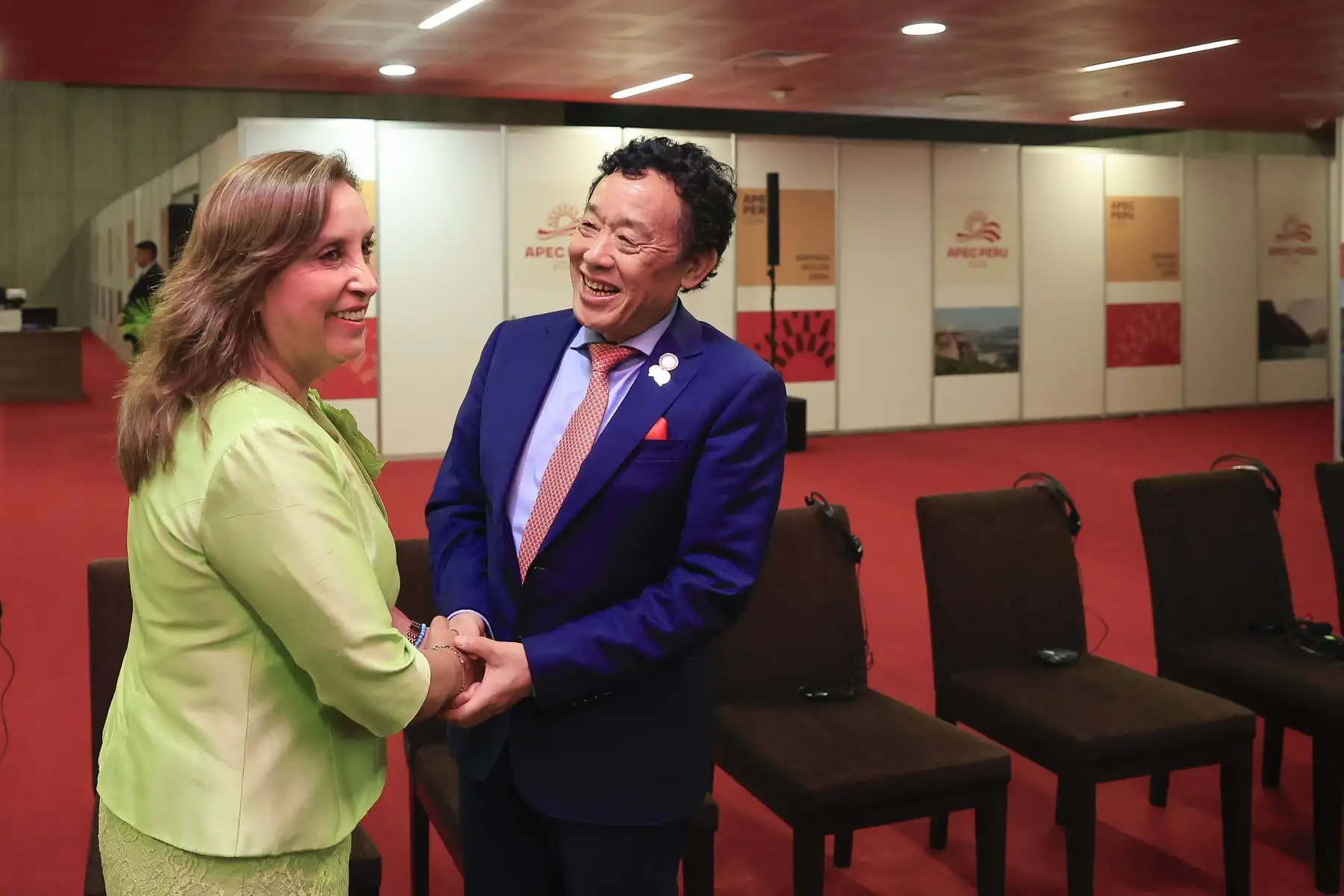 La líder de la economía peruana, Dina Ercilia Boluarte Zegarra sostuvo una reunión con el director general de la Organización de las Naciones Unidas para la Alimentación y la Agricultura, Sr. QU Dongyu a quien expresó su agradecimiento por el trabajo conjunto para la adopción de los "Principios de Trujillo que buscan prevenir y reducir la pérdida y desperdicio de alimentos en la región Asia- Pacífico". Foto: ANDINA/ Prensa Presidencia