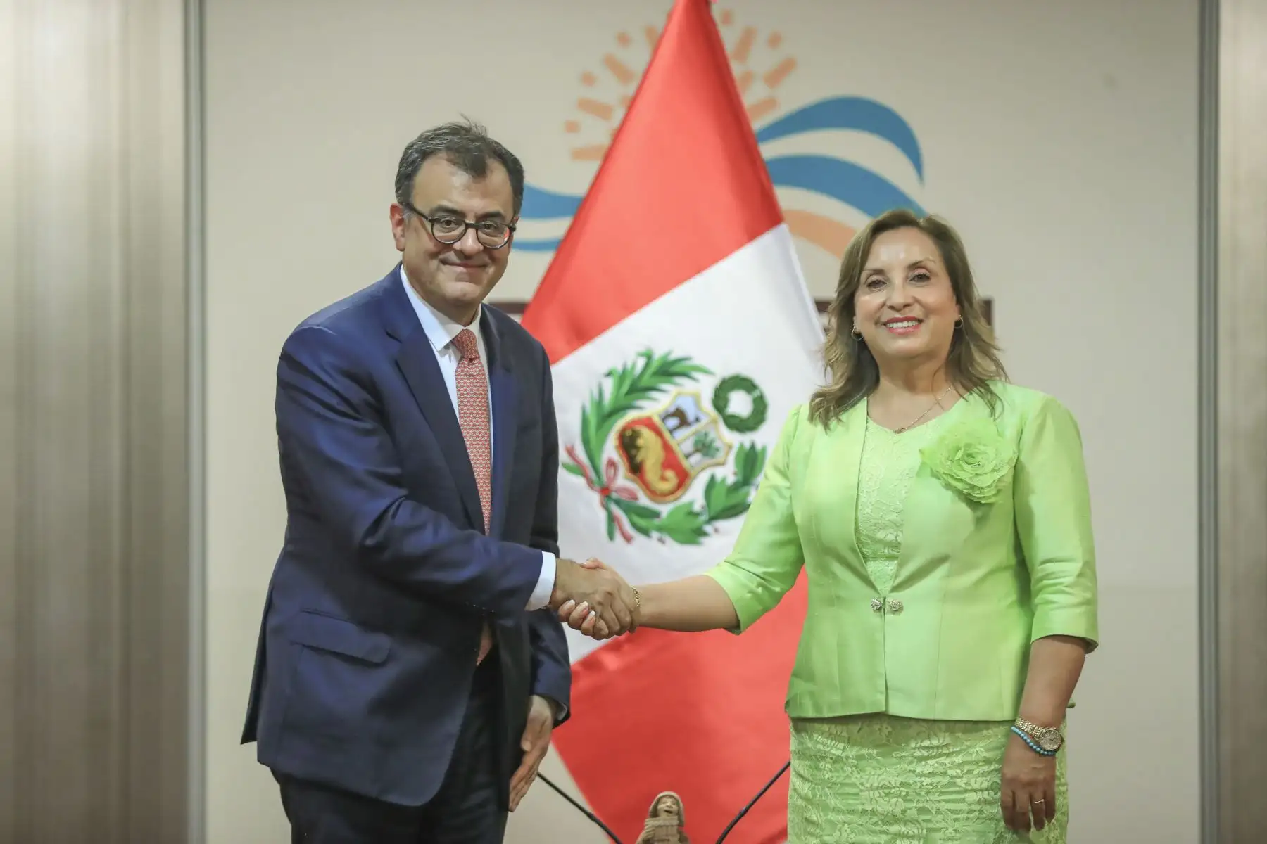 Encuentro bilateral entre la Señora presidenta de la república, Dina Boluarte Zegarra, y el Vicepresidente Global de Google para asuntos de Gobierno y Políticas Públicas, Señor Karan Bhatia, en el marco de la Cumbre de Líderes APEC PERÚ 2024. Foto: ANDINA/ Prensa Presidencia