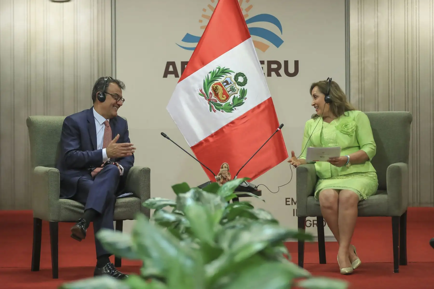Encuentro bilateral entre la Señora presidenta de la república, Dina Boluarte Zegarra, y el Vicepresidente Global de Google para asuntos de Gobierno y Políticas Públicas, Señor Karan Bhatia, en el marco de la Cumbre de Líderes APEC PERÚ 2024. Foto: ANDINA/ Prensa Presidencia