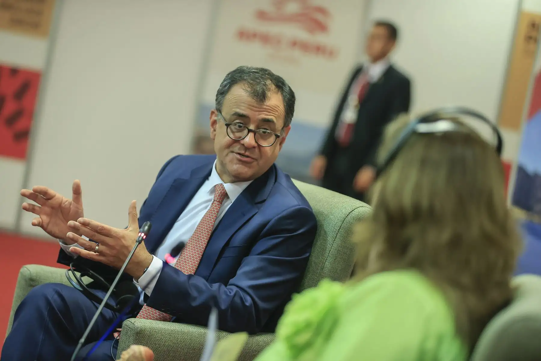 Encuentro bilateral entre la Señora presidenta de la república, Dina Boluarte Zegarra, y el Vicepresidente Global de Google para asuntos de Gobierno y Políticas Públicas, Señor Karan Bhatia, en el marco de la Cumbre de Líderes APEC PERÚ 2024. Foto: ANDINA/ Prensa Presidencia