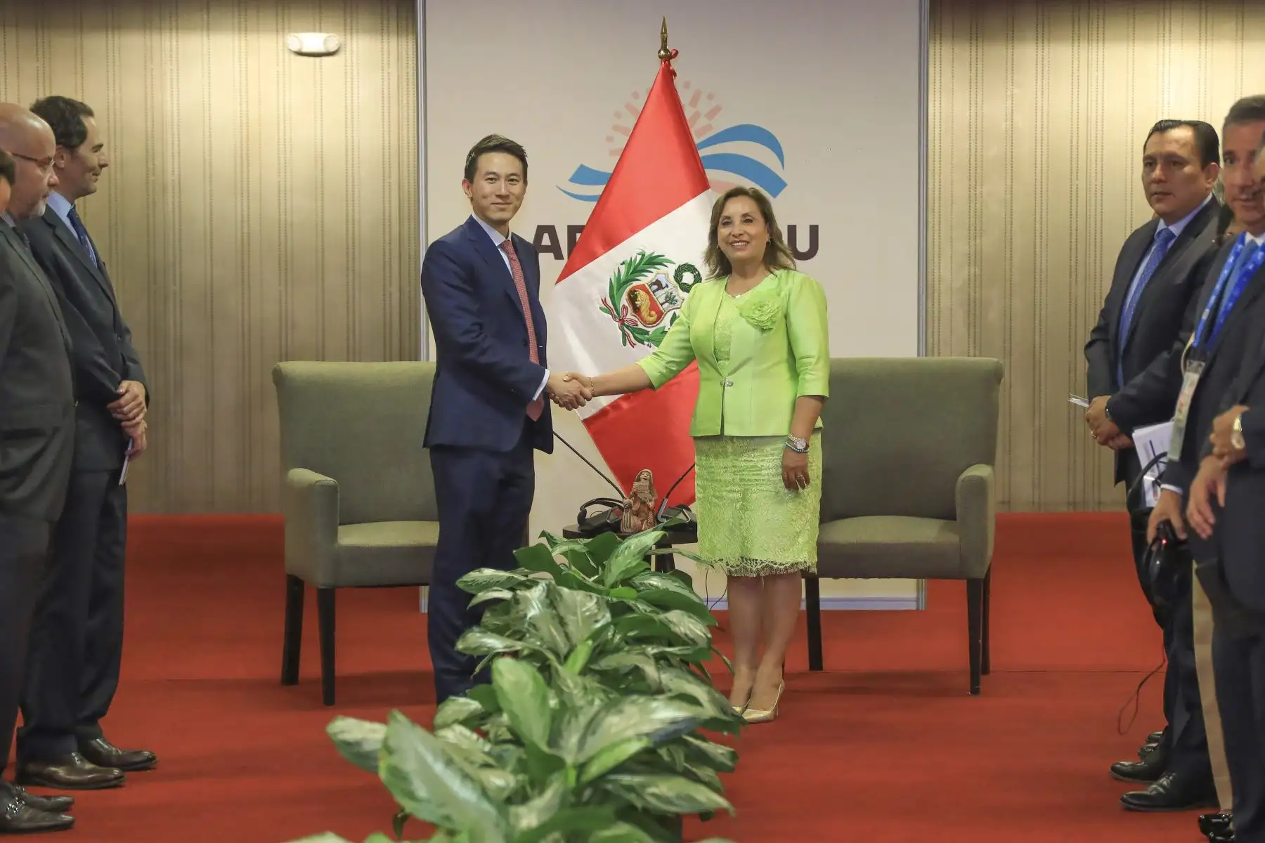 Encuentro bilateral entre la presidenta de la república, Dina Boluarte Zegarra, y el CEO de TIK TOK, Shou Chew, en el marco de la Cumbre de Líderes APEC PERÚ 2024. Foto: ANDINA/ Prensa Presidencia