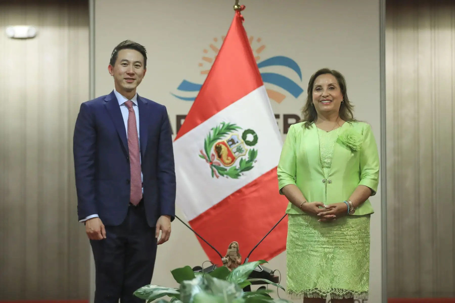Encuentro bilateral entre la presidenta de la república, Dina Boluarte Zegarra, y el CEO de TIK TOK, Shou Chew, en el marco de la Cumbre de Líderes APEC PERÚ 2024. Foto: ANDINA/ Prensa Presidencia