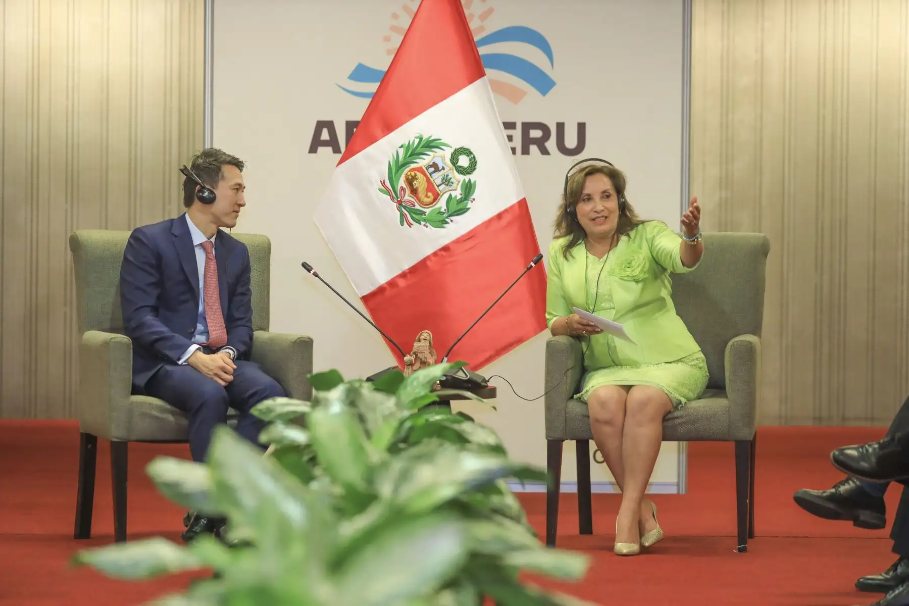 Encuentro bilateral entre la presidenta de la república, Dina Boluarte Zegarra, y el CEO de TIK TOK, Shou Chew, en el marco de la Cumbre de Líderes APEC PERÚ 2024. Foto: ANDINA/ Prensa Presidencia