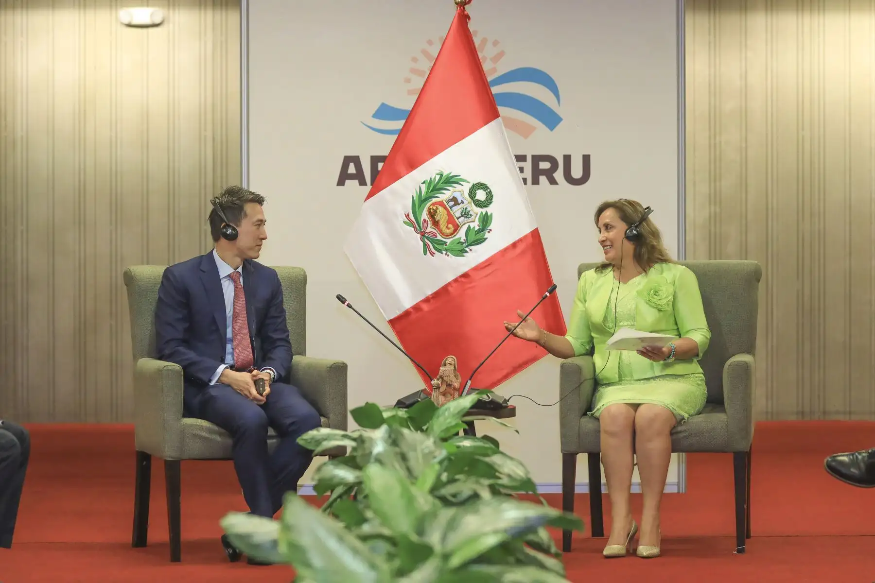 Encuentro bilateral entre la presidenta de la república, Dina Boluarte Zegarra, y el CEO de TIK TOK, Shou Chew, en el marco de la Cumbre de Líderes APEC PERÚ 2024. Foto: ANDINA/ Prensa Presidencia