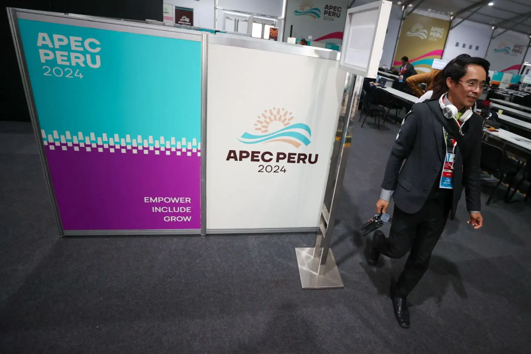 Prensa nacional e internacional realizan una cobertura extraordinaria en el marco de APEC 2024.

Foto: ANDINA/Juan Carlos Guzmán Negrini