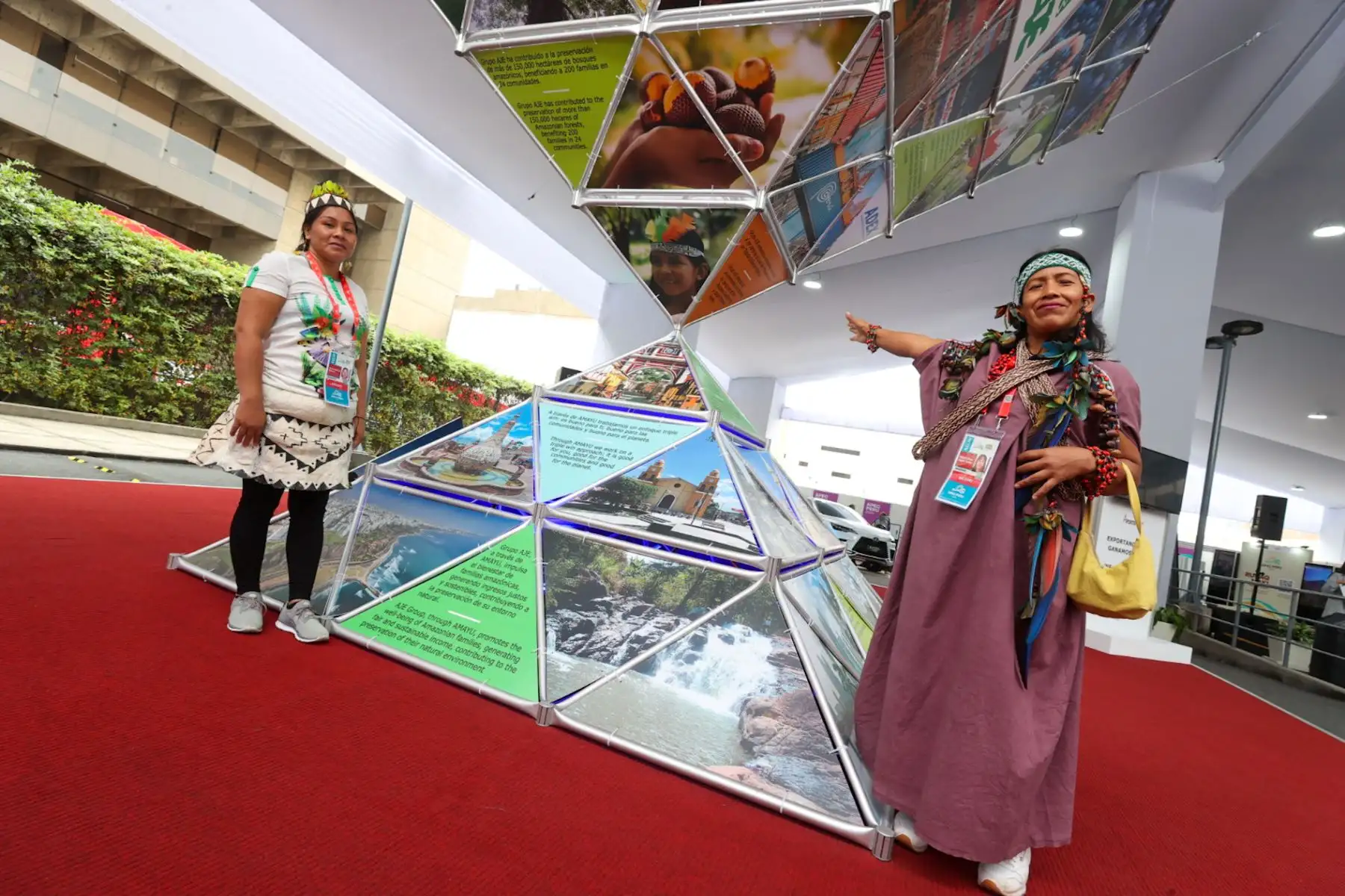 Locaciones y stands ubicados dentro del Museo de la Nación muestran la cultura peruana a los visitantes a través de su historia, arte y cultura en el marco de APEC 2024.

Foto: ANDINA/Juan Carlos Guzmán Negrini