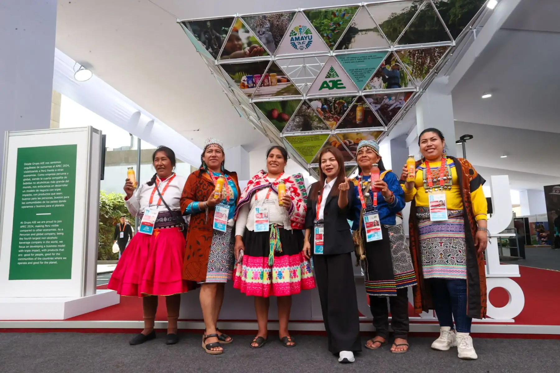 Locaciones y stands ubicados dentro del Museo de la Nación muestran la cultura peruana a los visitantes a través de su historia, arte y cultura en el marco de APEC 2024.

Foto: ANDINA/Juan Carlos Guzmán Negrini