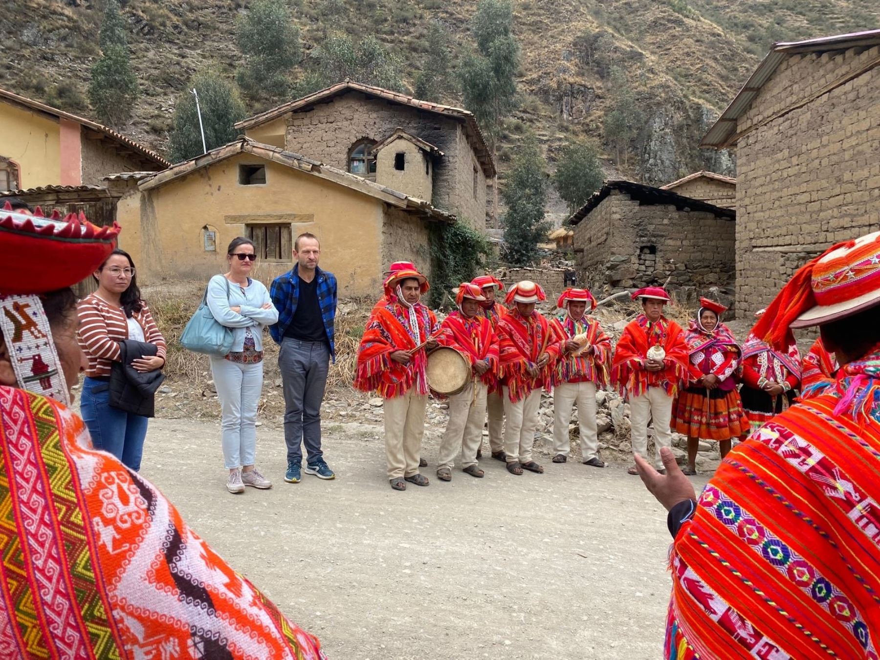 Con el apoyo de la cooperación alemana se impulsa un novedoso proyecto en el distrito de Ollantaytambo, en Cusco. Se trata del turismo regenerativo, una variante del turismo sostenible que busca tener un impacto positivo en los destinos visitados. ANDINA/Difusión