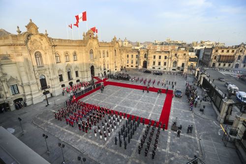 Presidenta Dina Boluarte recibe a su homólogo de China en Palacio de Gobierno