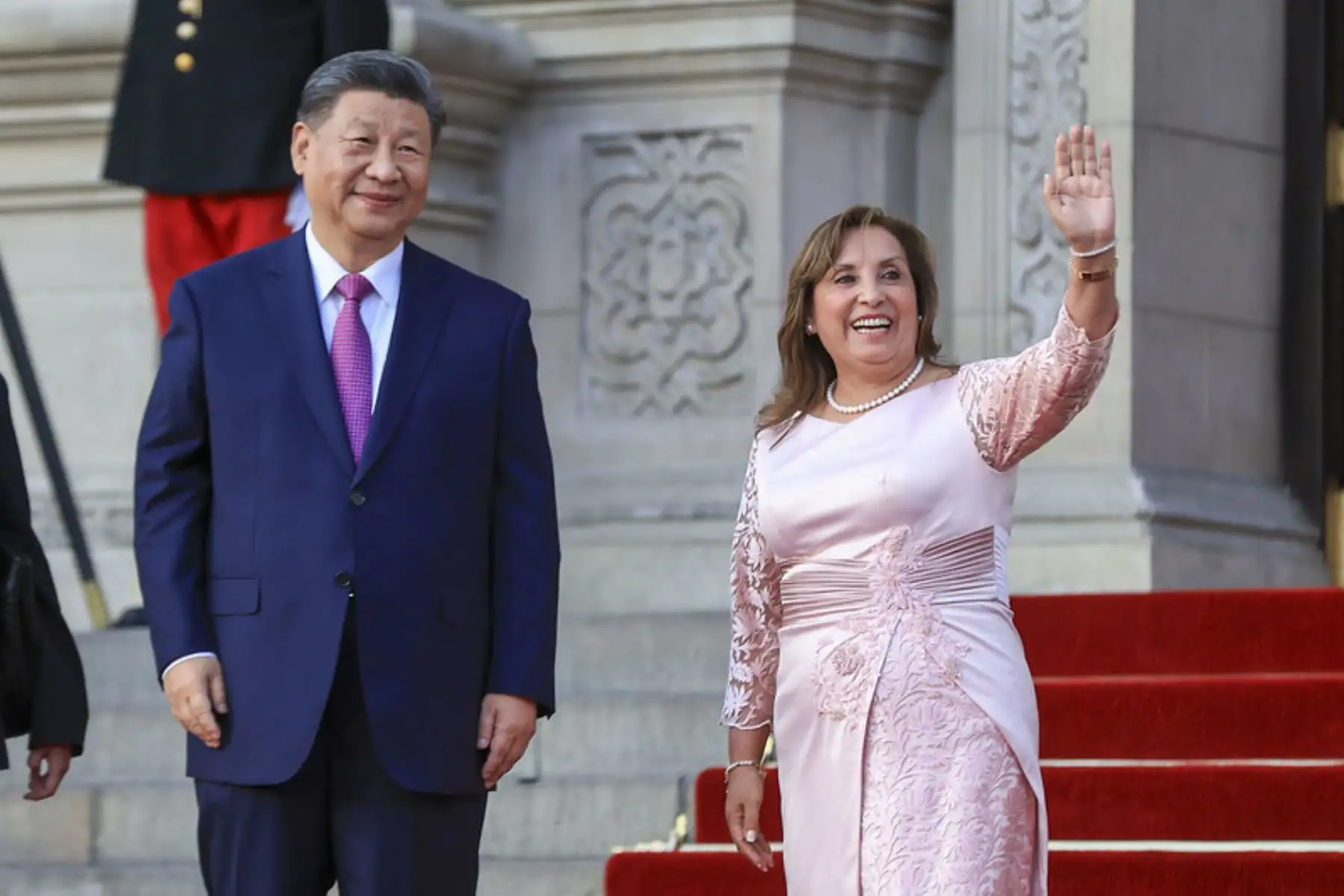 La presidenta de la república, Dina Ercilia Boluarte Zegarra, recibe al presidente de la República Popular China, Xi Jinping, tras la reciente visita de la presidenta Dina Boluarte a dicho país. El mandatario de China participará en las actividades oficiales de su visita de Estado y en la Semana de Líderes Económicos de APEC Perú 2024. Foto: ANDINA/Prensa Presidencia