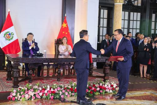 Jefa de Estado y presidente Xi Jinping participan de inauguración de puerto de Chancay