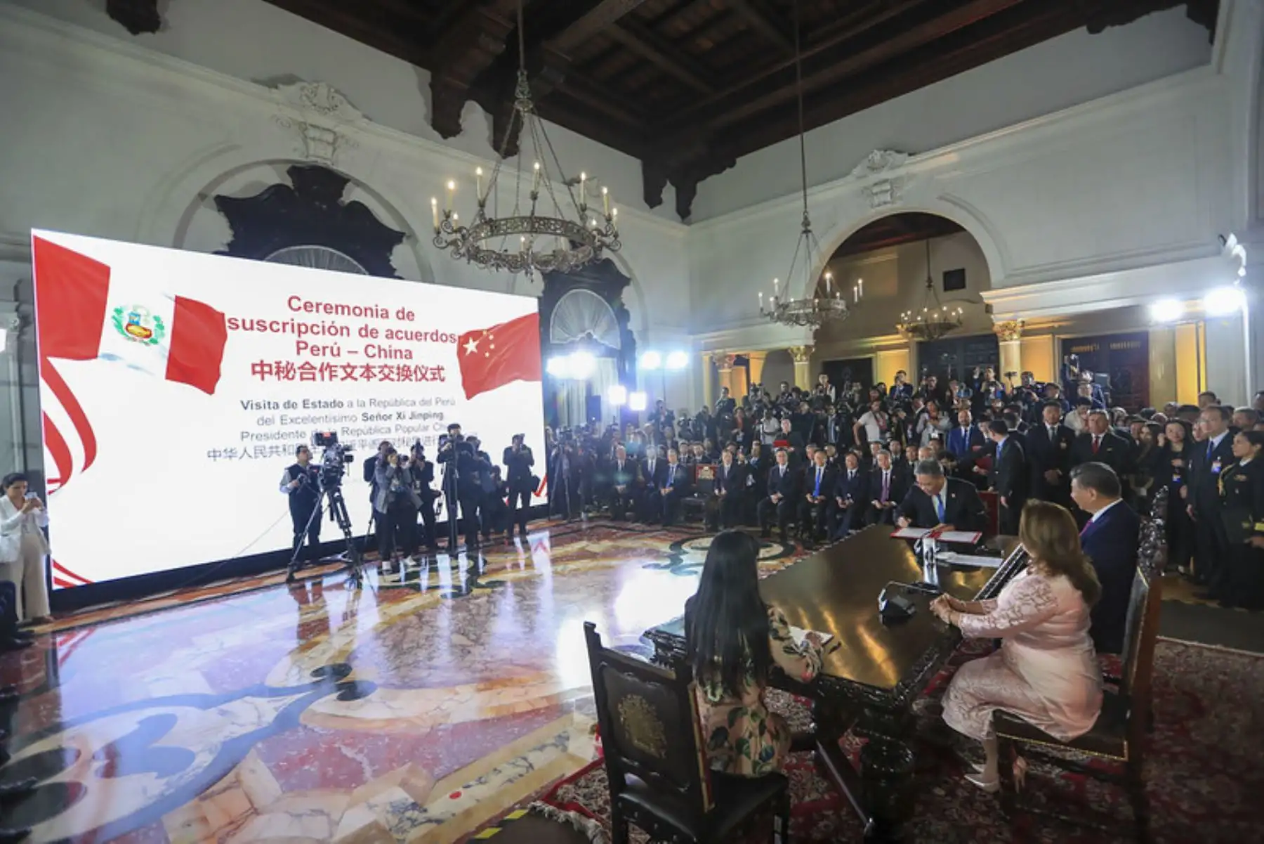 La presidenta de la república, Dina Boluarte, y su homólogo de la República Popular China, Xi Jinping, participan de la inauguración del Terminal Portuario Multipropósito de Chancay, ubicado unos 80 kilómetros al norte de Lima y construido por la empresa estatal china Cosco Shipping. Foto: ANDINA/ Prensa Presidencia