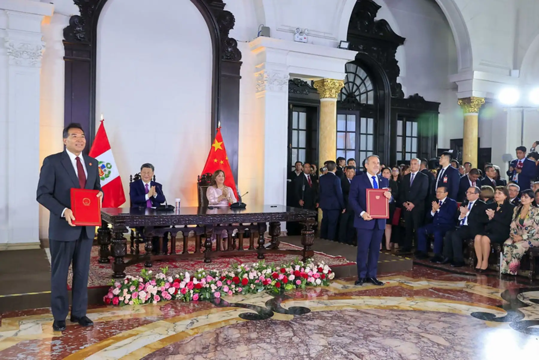 La presidenta de la república, Dina Boluarte, y su homólogo de la República Popular China, Xi Jinping, participan de la inauguración del Terminal Portuario Multipropósito de Chancay, ubicado unos 80 kilómetros al norte de Lima y construido por la empresa estatal china Cosco Shipping. Foto: ANDINA/ Prensa Presidencia