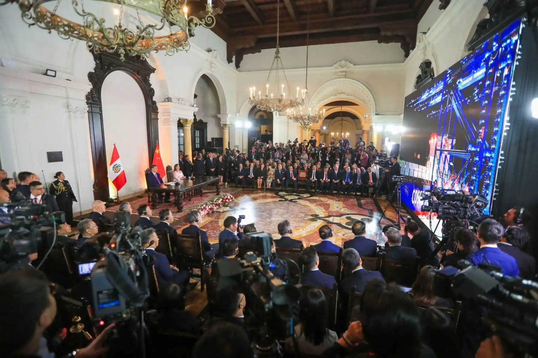 La presidenta de la república, Dina Boluarte, y su homólogo de la República Popular China, Xi Jinping, participan de la inauguración del Terminal Portuario Multipropósito de Chancay, ubicado unos 80 kilómetros al norte de Lima y construido por la empresa estatal china Cosco Shipping. Foto: ANDINA/ Prensa Presidencia