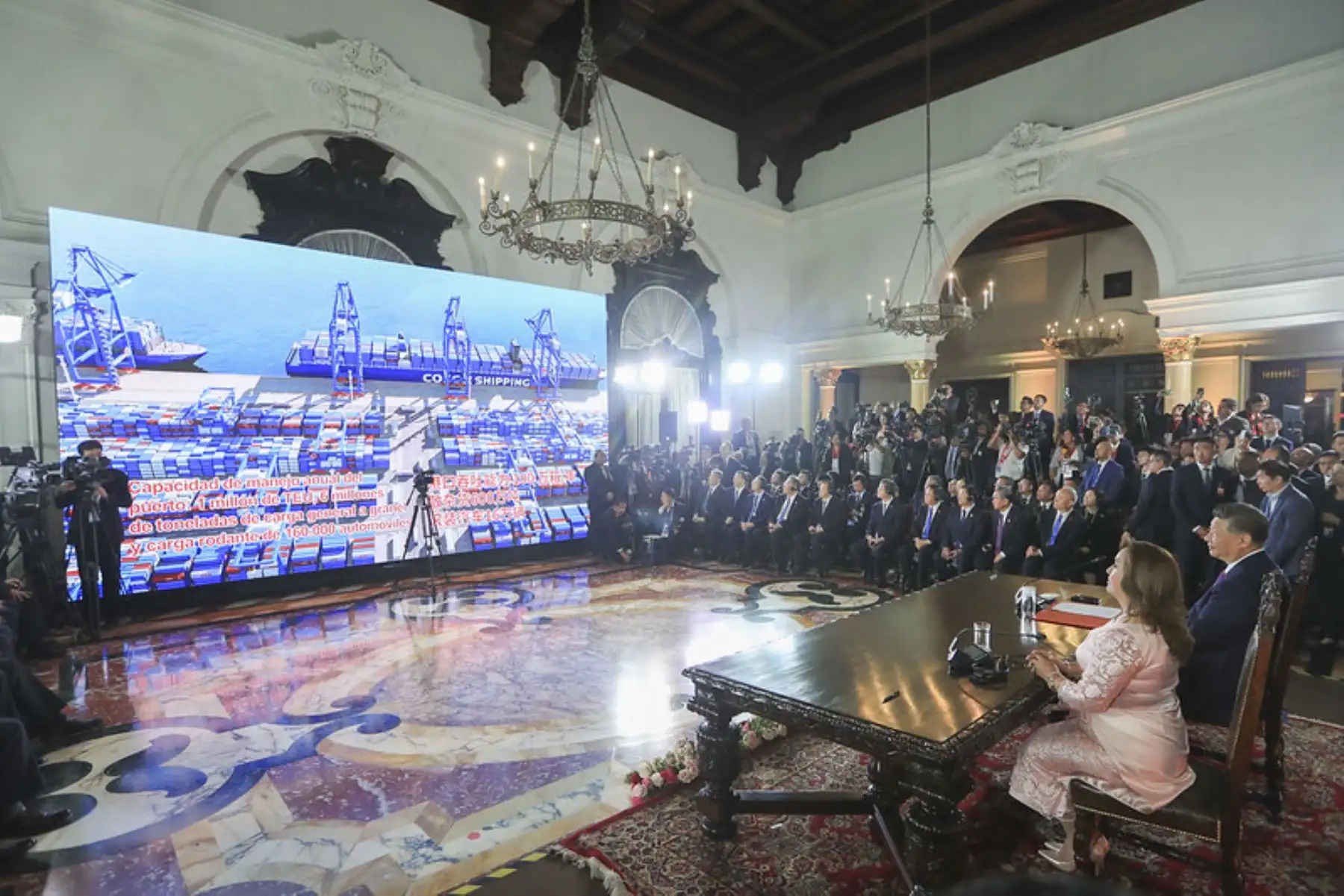 La presidenta de la república, Dina Boluarte, y su homólogo de la República Popular China, Xi Jinping, participan de la inauguración del Terminal Portuario Multipropósito de Chancay, ubicado unos 80 kilómetros al norte de Lima y construido por la empresa estatal china Cosco Shipping. Foto: ANDINA/ Prensa Presidencia