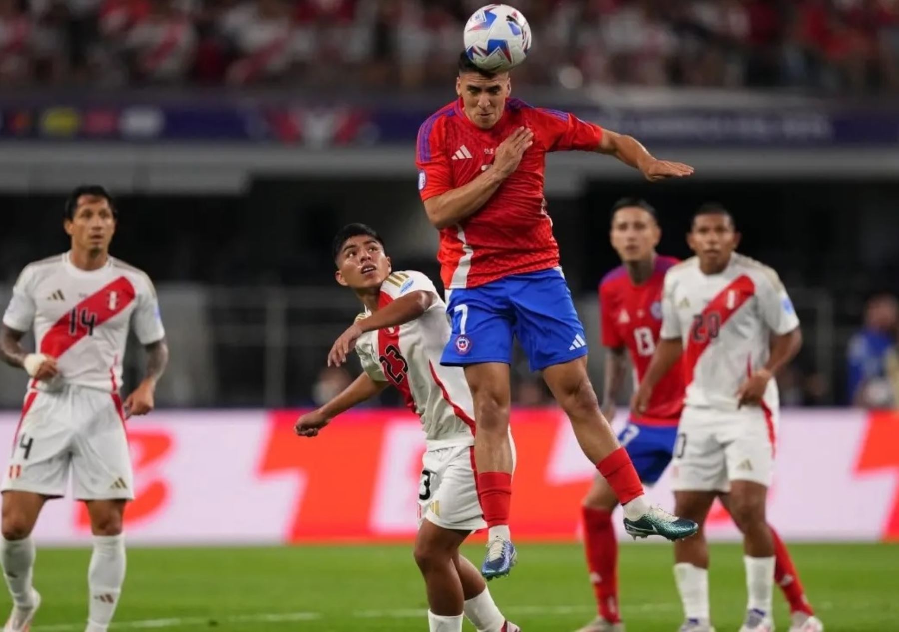 Perú y Chile disputarán un crucial encuentro en el Estadio Monumental de Ate