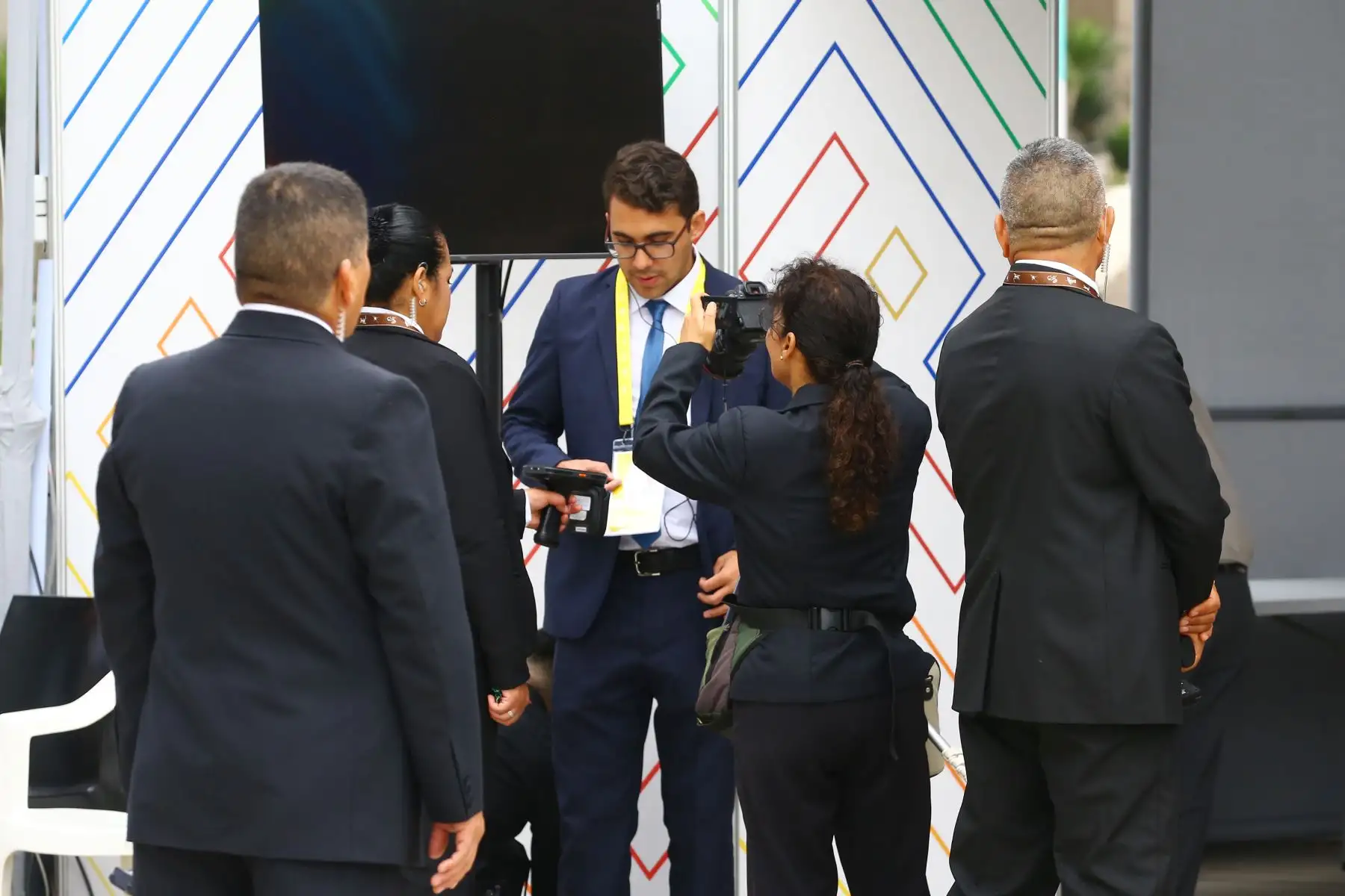 Medidas de seguridad en los exteriores del Centro de Convenciones y Ministerio de Cultura donde se realiza el APEC. Foto: ANDINA/Eddy Ramos