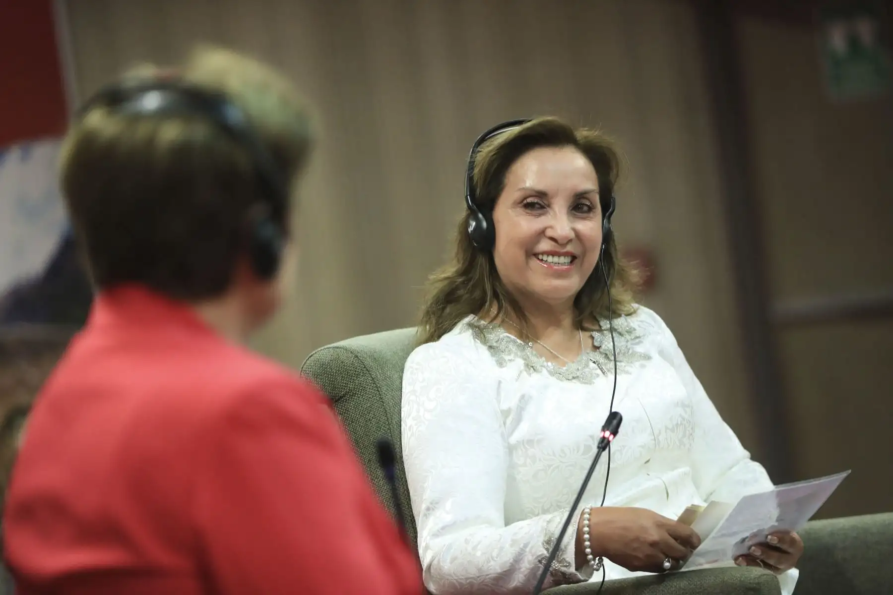 La líder económica del Perú, Dina Ercilia Boluarte Zegarra, continúa sus encuentros bilaterales en el marco de APEC Perú 2024 al reunirse con la directora gerente del Fondo Monetario Internacional, Kristalina Georgieva, a quien le ratificó el compromiso del Gobierno de mantener políticas macroeconómicas sólidas y promover al Perú como un país atractivo para las inversiones. Foto: ANDINA/Prensa Presidencia