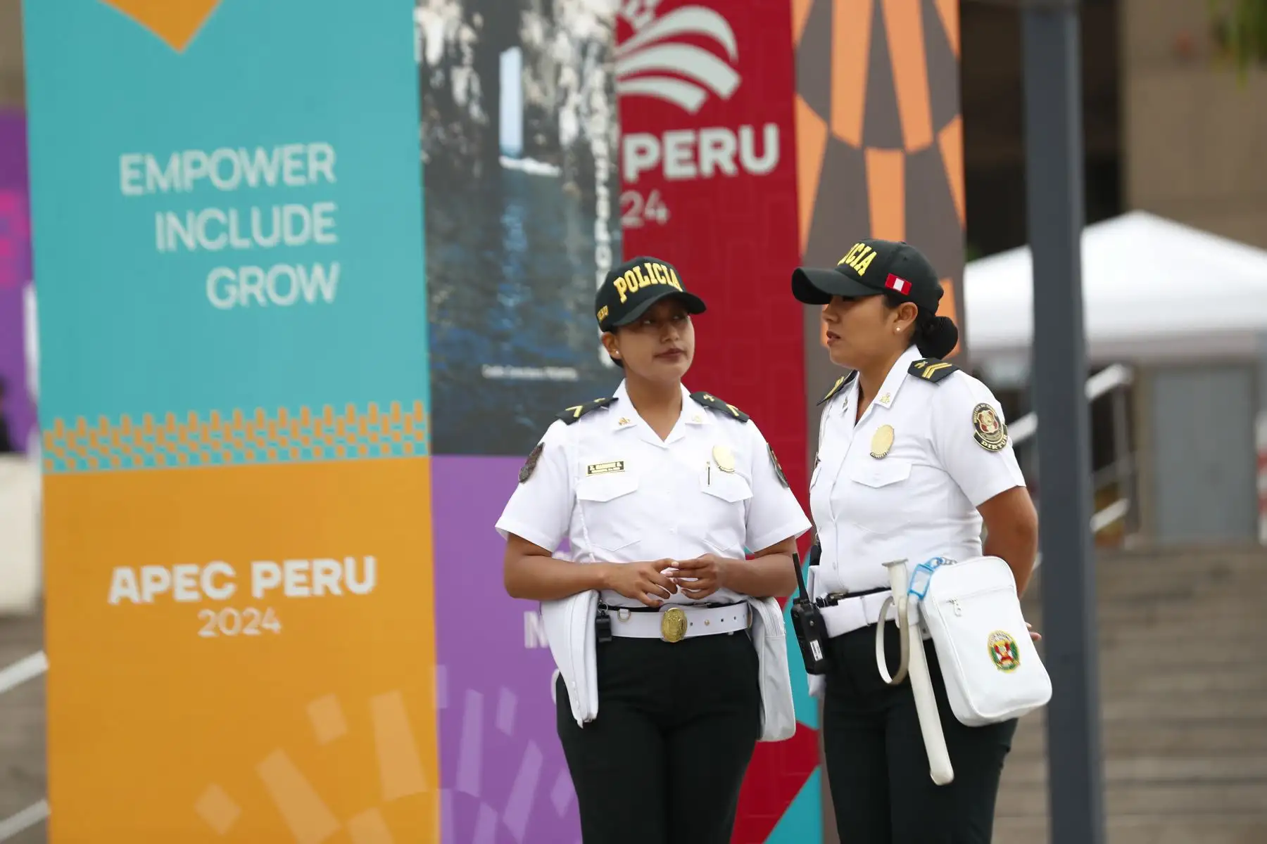 Se refuerzan las medidas de seguridad por parte de las Fuerzas Armadas y la Policía Nacional en las inmediaciones del Centro de Convenciones de Lima y el Gran Teatro Nacional ante las reuniones de jefes de Estado durante la realización del Foro de Cooperación Económica Asia-Pacífico APEC Perú 2024 en la ciudad de Lima. Foto: ANDINA/Daniel Bracamonte