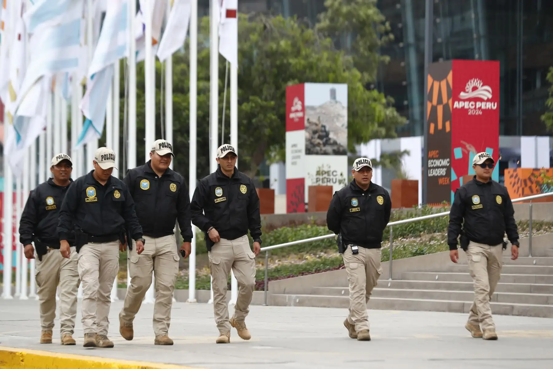 Se refuerzan las medidas de seguridad por parte de las Fuerzas Armadas y la Policía Nacional en las inmediaciones del Centro de Convenciones de Lima y el Gran Teatro Nacional ante las reuniones de jefes de Estado durante la realización del Foro de Cooperación Económica Asia-Pacífico APEC Perú 2024 en la ciudad de Lima. Foto: ANDINA/Daniel Bracamonte