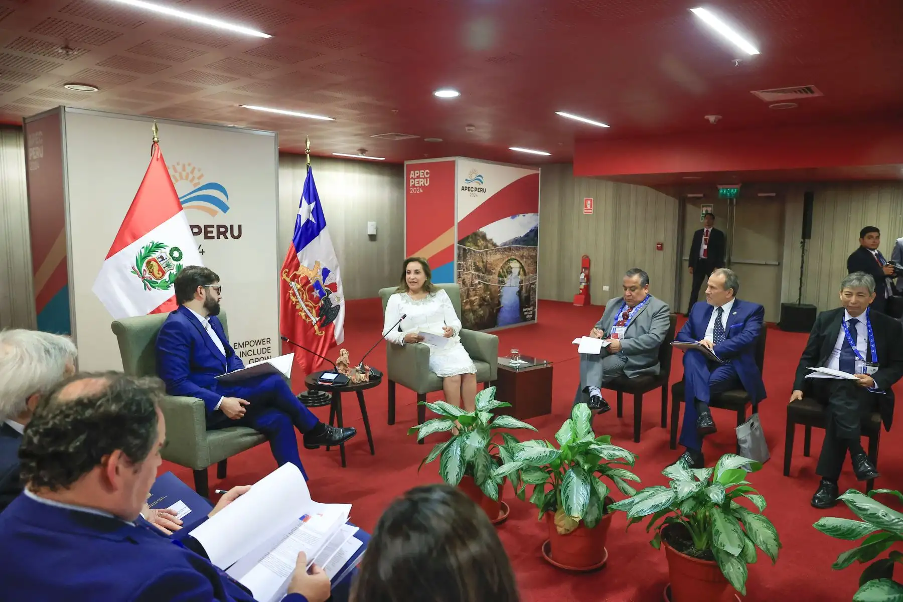 Reunión bilateral con el líder económico de Chile Gabriel Boric. Foto: ANDINA/Prensa Presidencia