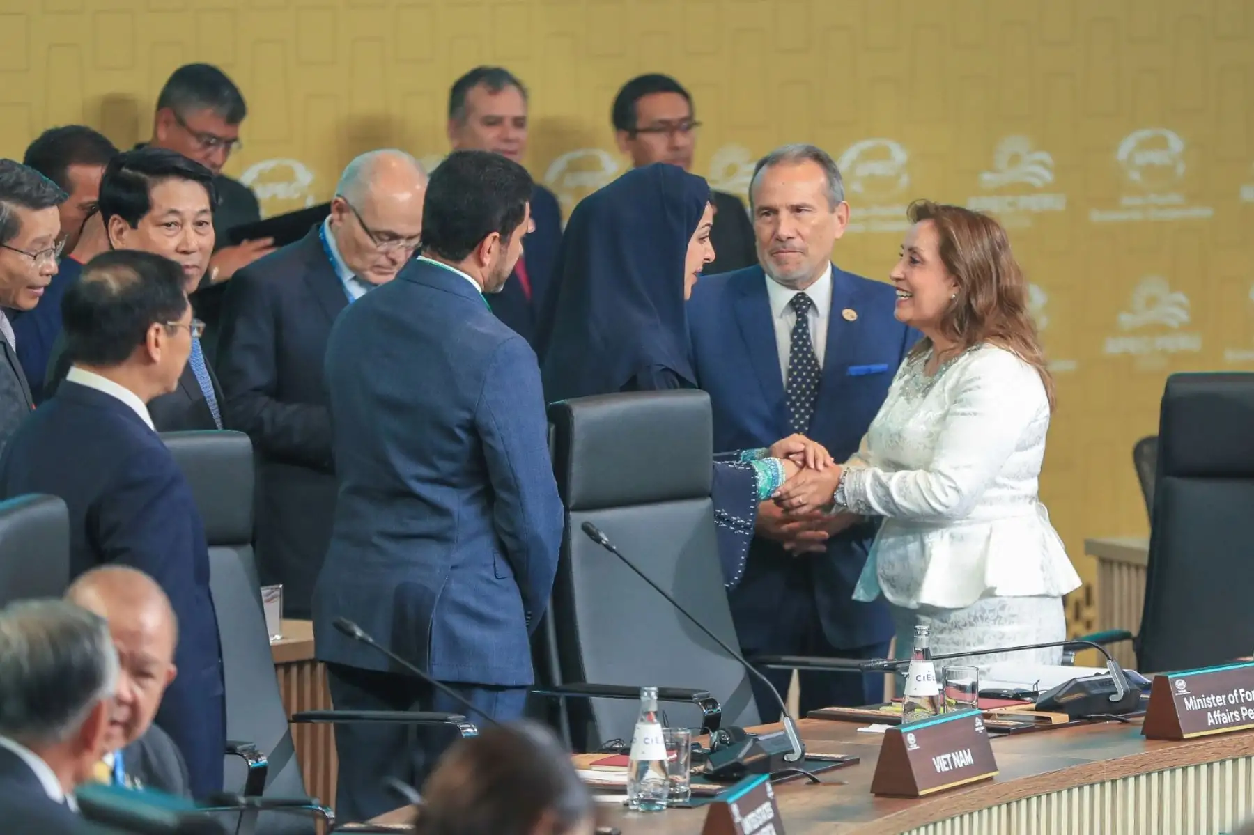 Las tres prioridades establecidas para este 2024 son esenciales para cumplir con los objetivos de APEC: para mejorar la eficacia de la cooperación económica y avanzar hacia un crecimiento sólido, equilibrado, sostenible e inclusivo", señaló la presidenta de la república, Dina Ercilia Boluarte Zegarra, en la inauguración del diálogo informal de líderes económicos APEC 2024.  Foto: ANDINA/Prensa Presidencia