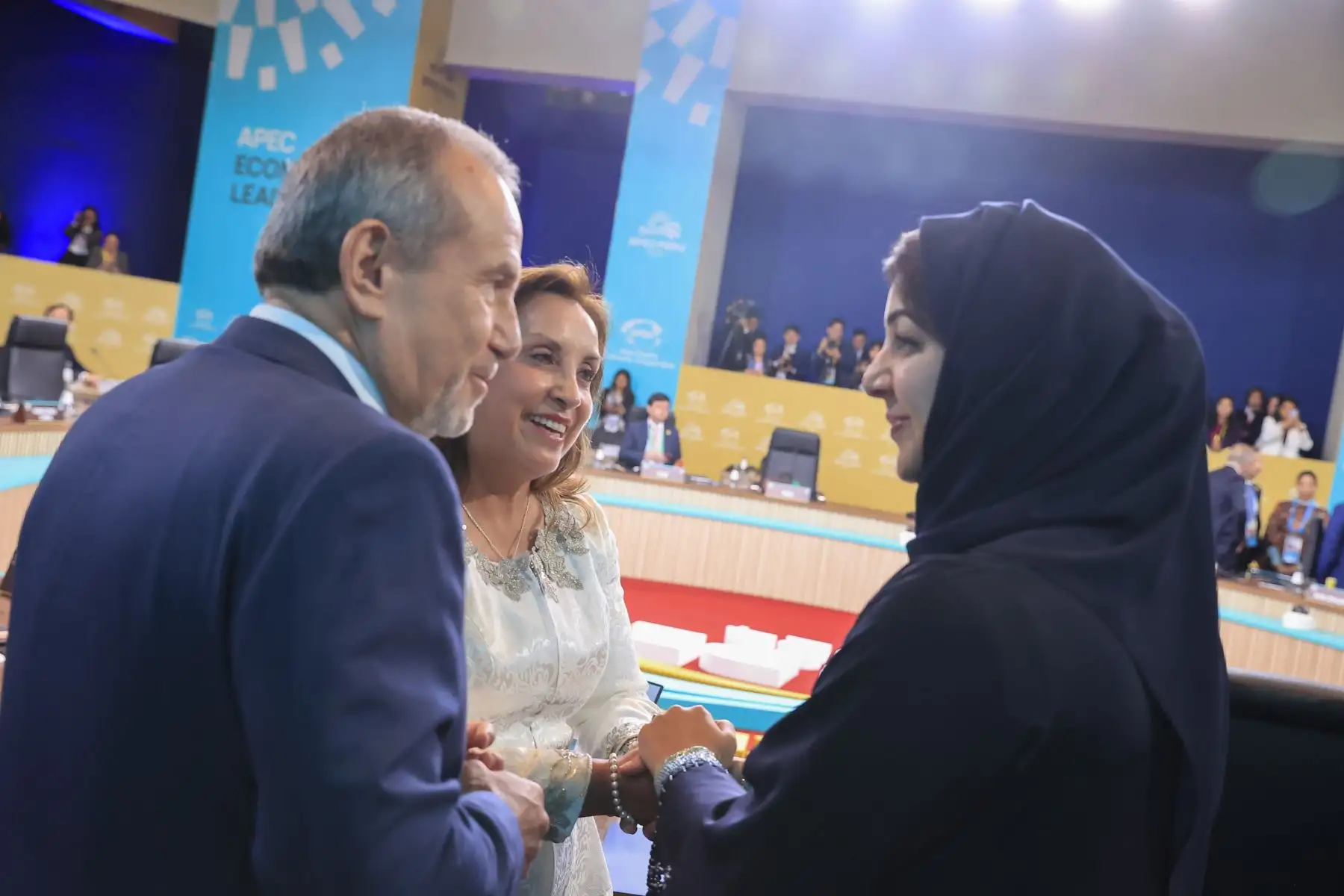 Las tres prioridades establecidas para este 2024 son esenciales para cumplir con los objetivos de APEC: para mejorar la eficacia de la cooperación económica y avanzar hacia un crecimiento sólido, equilibrado, sostenible e inclusivo", señaló la presidenta de la república, Dina Ercilia Boluarte Zegarra, en la inauguración del diálogo informal de líderes económicos APEC 2024.  Foto: ANDINA/Prensa Presidencia