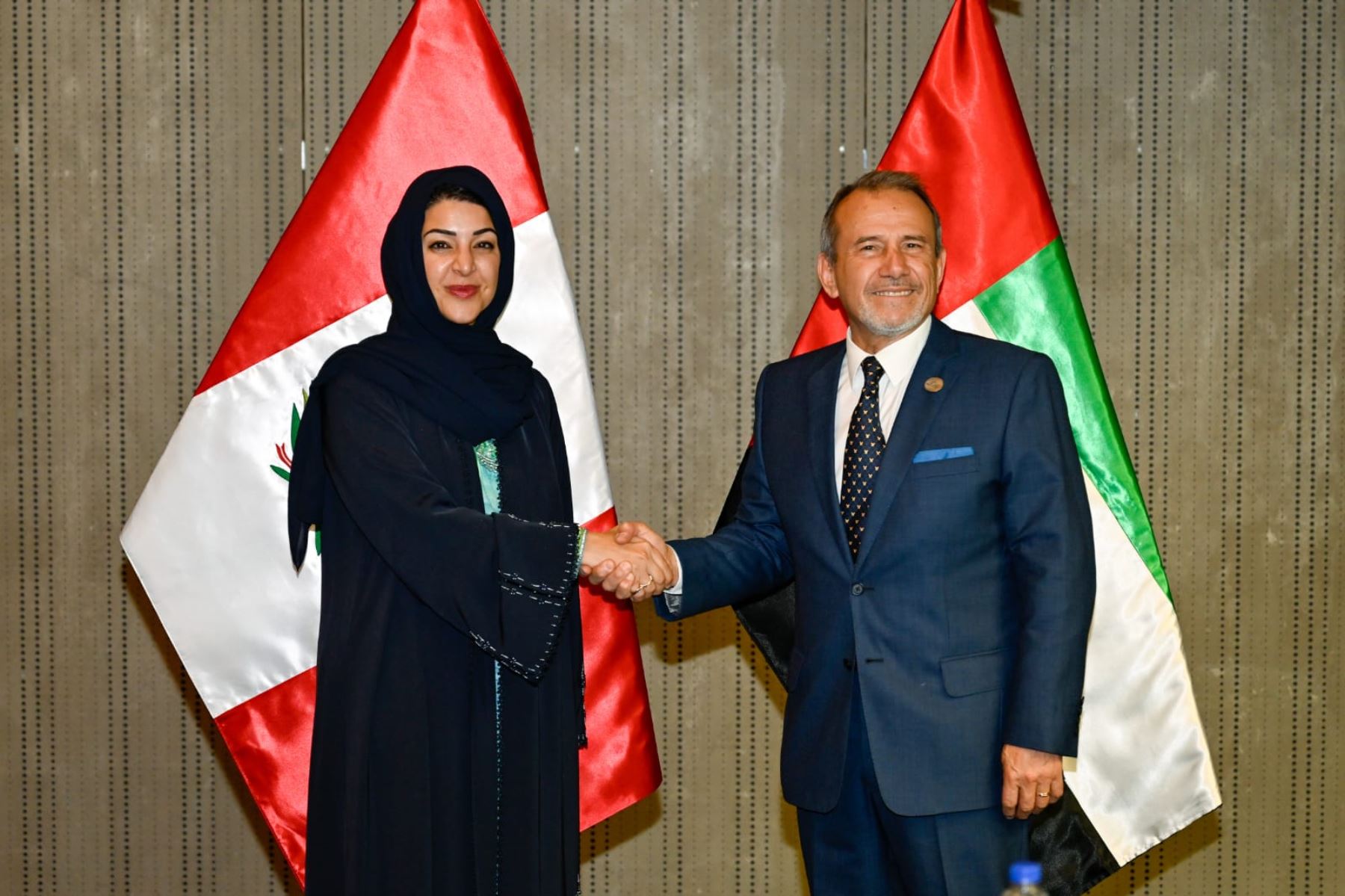 El canciller Elmer Schialer se reunió con la ministra de Estado para la Cooperación Internacional de los Emiratos Árabes Unidos, Reem Bint Ebrahim Al Hashimy. Foto:Cancillería del Perú.