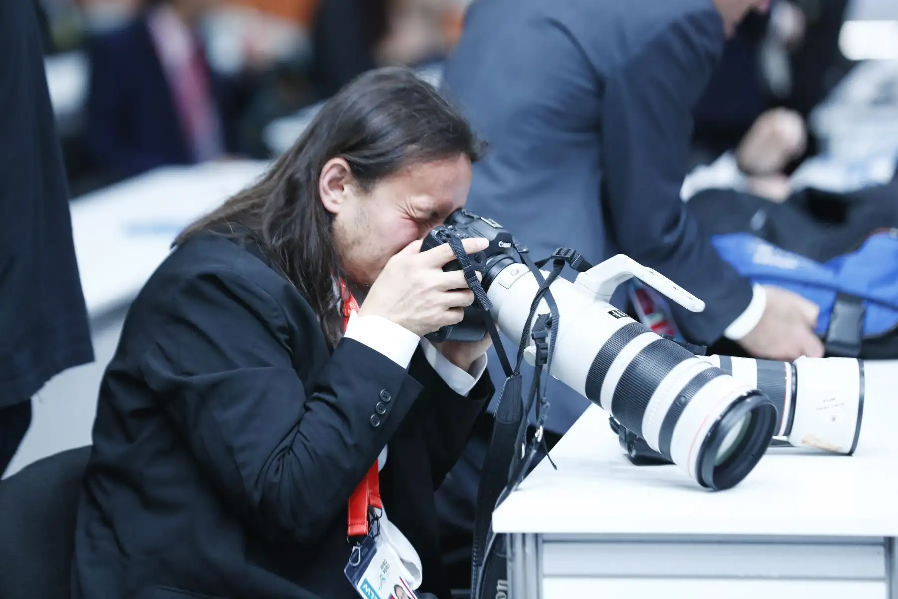 Desde el Centro Internacional de Prensa ubicado en el Ministerio de Cultura de San Borja, periodistas extranjeros trabajan y pasan su material periodístico y audiovisual sobre la cobertura de las reuniones del Foro de Cooperación Económica Asia-Pacífico APEC Perú 2024 que se realiza en la ciudad de Lima. Foto: ANDINA/Daniel Bracamonte