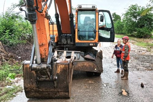 El Ejército del Perú, unas de las entidades de primera respuesta ante emergencia, participa en las acciones para atender a la población afectada por las inundaciones causadas la activación de quebradas registrada en San Martín. ANDINA/Difusión