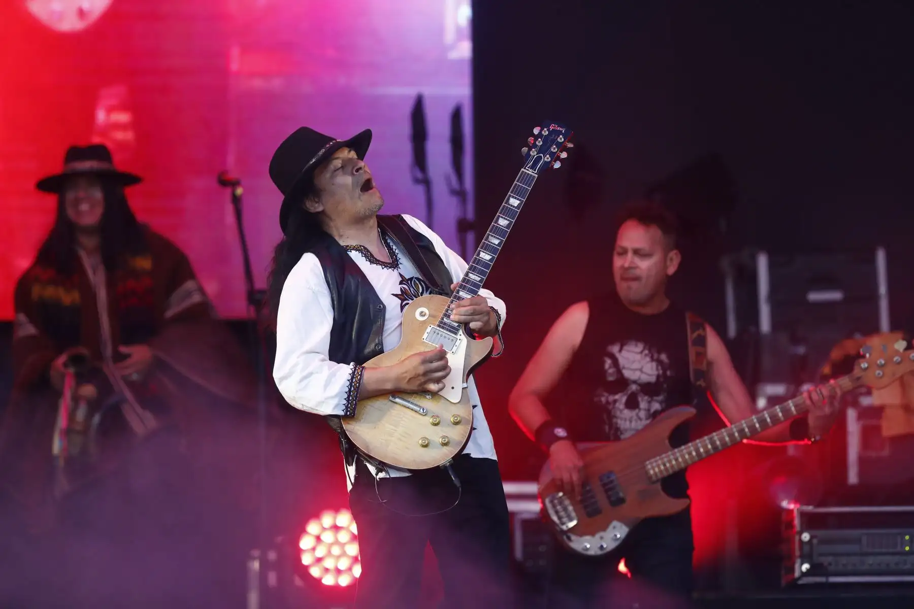 En el marco del Foro de Cooperación Económica Asia-Pacífico APEC Perú 2024, se realizó en el Estadio Municipal Carlos Moscoso de Surquillo el Afuera Fest Intercultural, un festival musical en el que se presentaron destacados artistas peruanos como Eva Ayllón, la banda de rock Uchpa y Marco Campos con su Rumba Afroperuana. Foto: ANDINA/Daniel Bracamonte