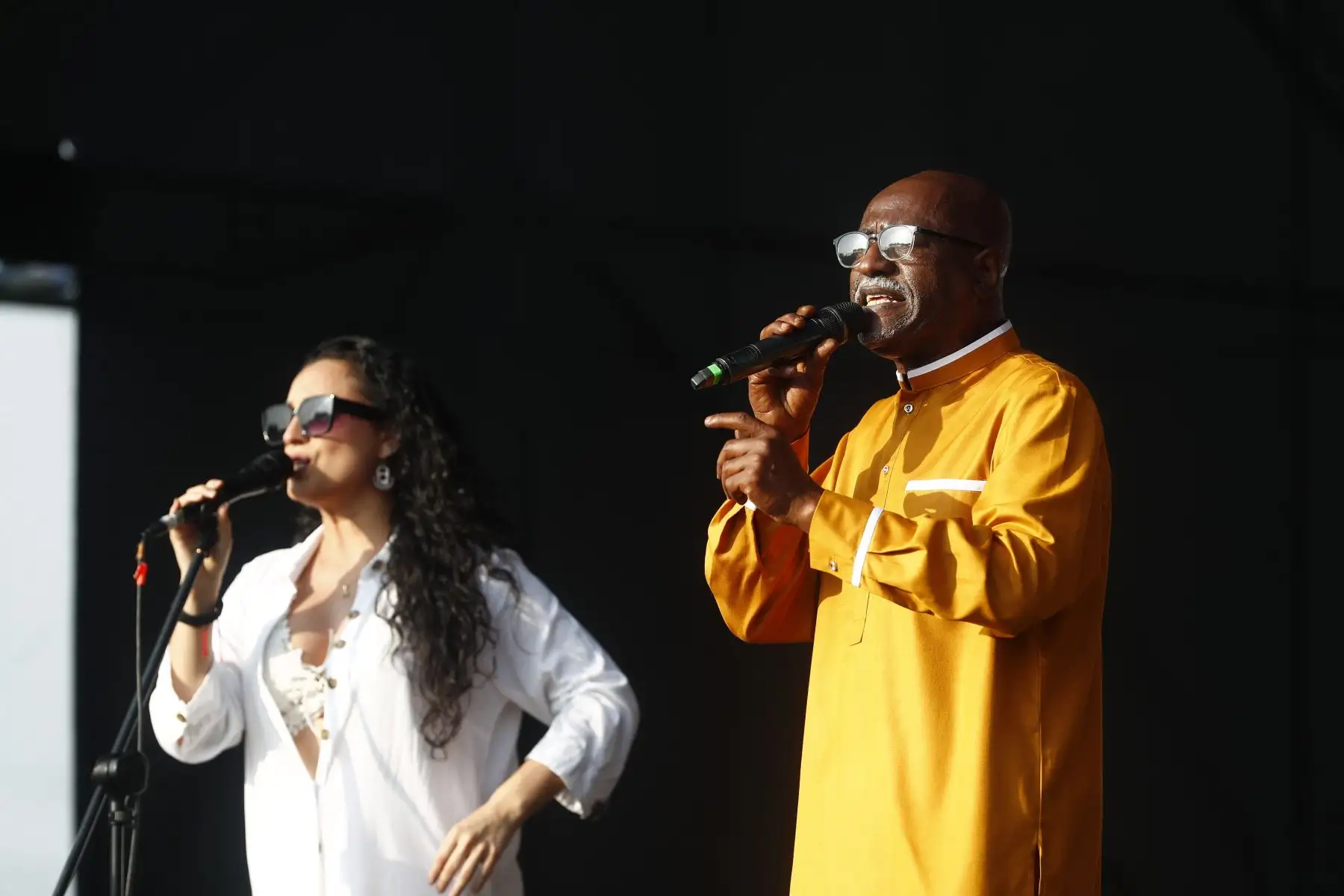En el marco del Foro de Cooperación Económica Asia-Pacífico APEC Perú 2024, se realizó en el Estadio Municipal Carlos Moscoso de Surquillo el Afuera Fest Intercultural, un festival musical en el que se presentaron destacados artistas peruanos como Eva Ayllón, la banda de rock Uchpa y Marco Campos con su Rumba Afroperuana. Foto: ANDINA/Daniel Bracamonte