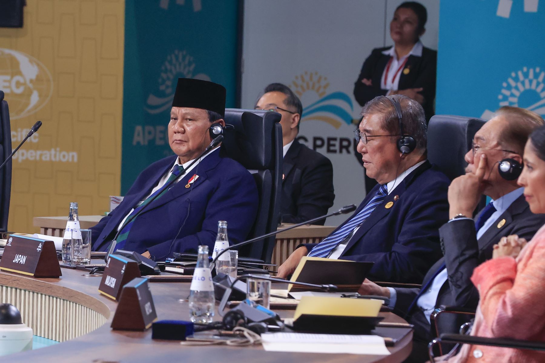 Como parte del programa del último día de actividades oficiales, se inicia el Retiro de Líderes Económicos presidido por la líder de la economía peruana, Dina Ercilia Boluarte Zegarra, evento previo a la ceremonia de traspaso de la presidencia APEC. Foto: ANDINA/ Prensa Presidencia